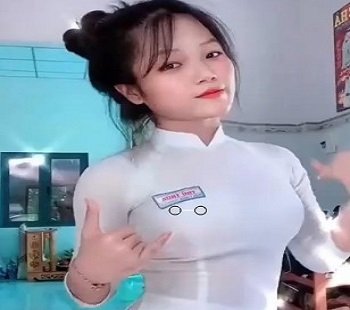 Địt em gái THPT lồn múp